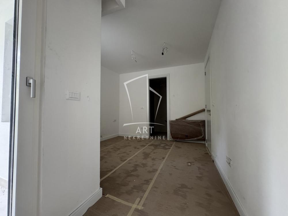 Stan na prodaju u Beogradu, Kalenić pijaca, cetvorosoban, 131m2, cena 520000 evra