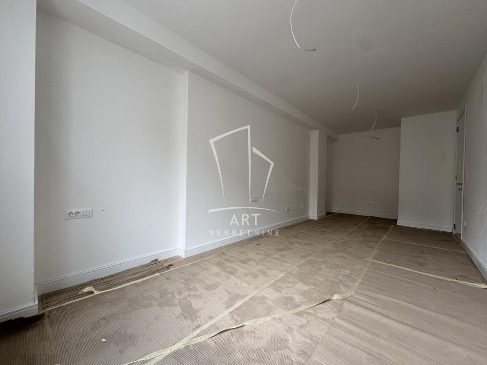 Stan na prodaju u Beogradu, Kalenić pijaca, cetvorosoban, 131m2, cena 520000 evra