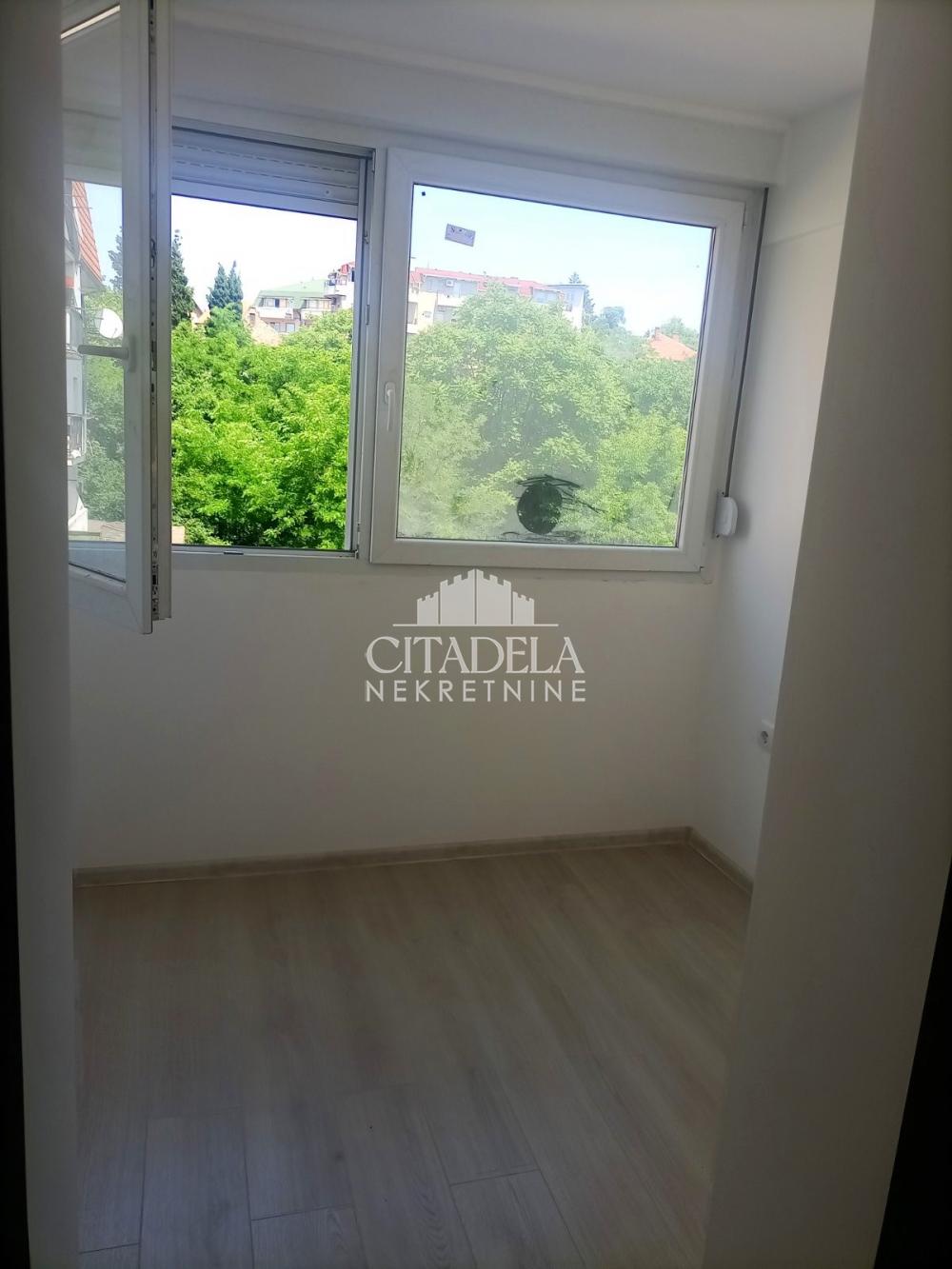 Stan na prodaju u Beogradu, Žarkovo, trosoban, 66m2, cena 120000 evra