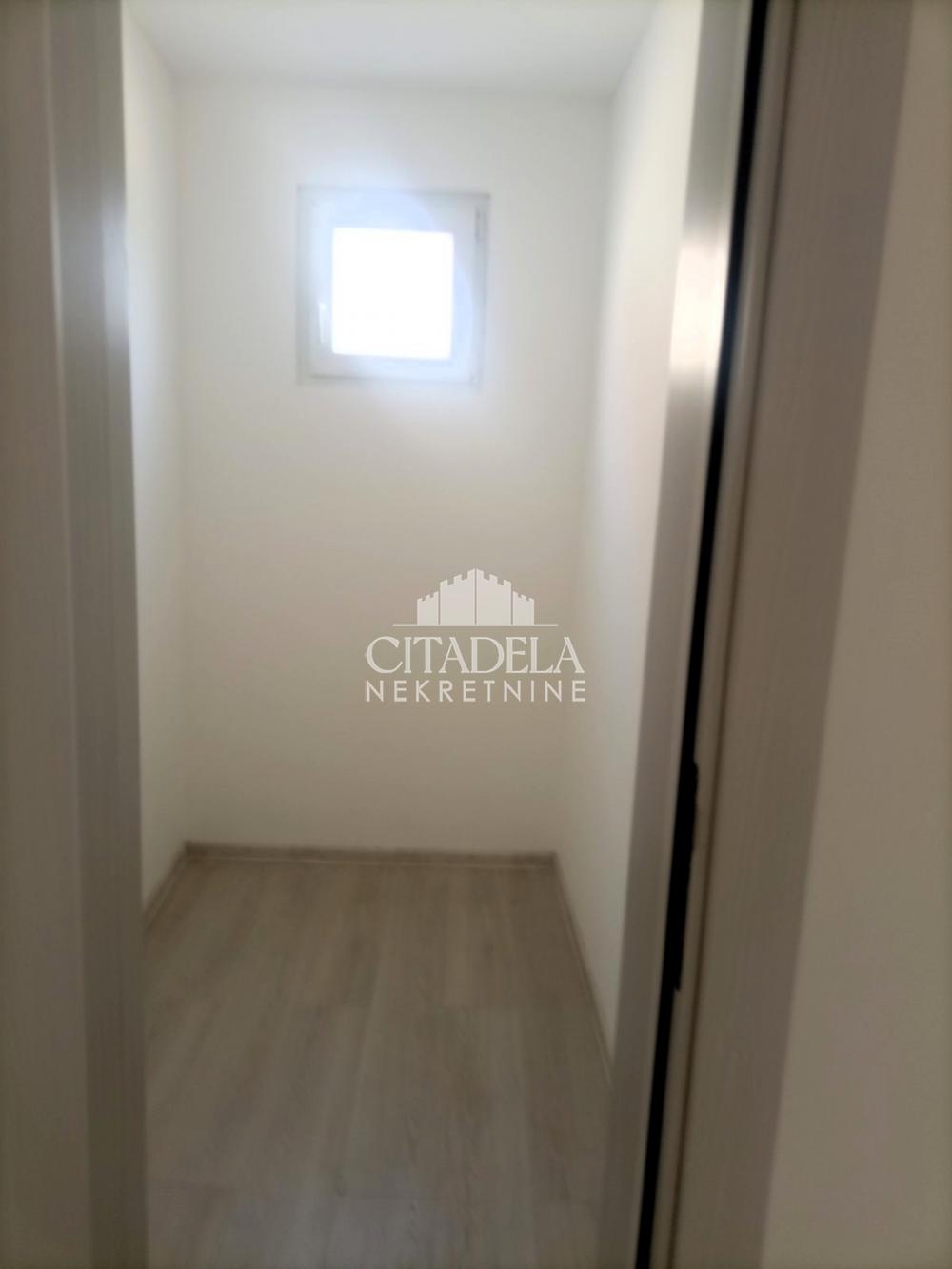Stan na prodaju u Beogradu, Žarkovo, trosoban, 66m2, cena 120000 evra