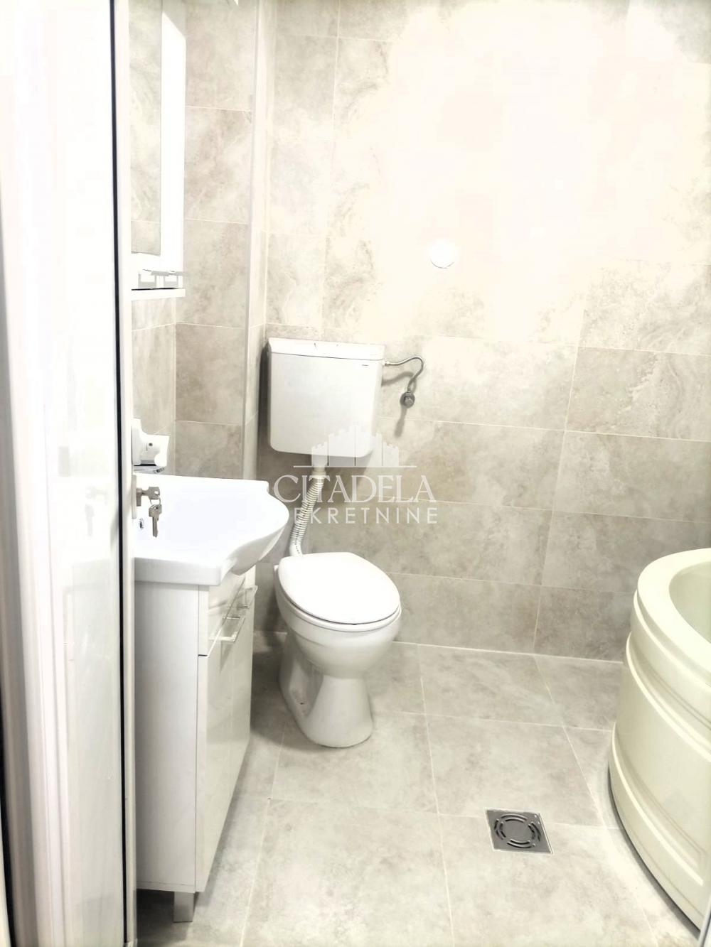 Stan na prodaju u Beogradu, Žarkovo, trosoban, 66m2, cena 120000 evra