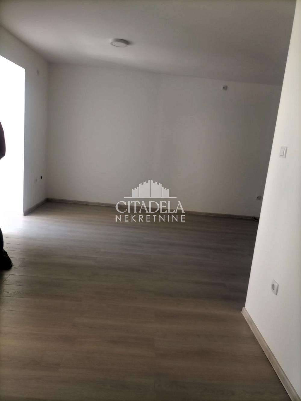 Stan na prodaju u Beogradu, Žarkovo, trosoban, 66m2, cena 120000 evra