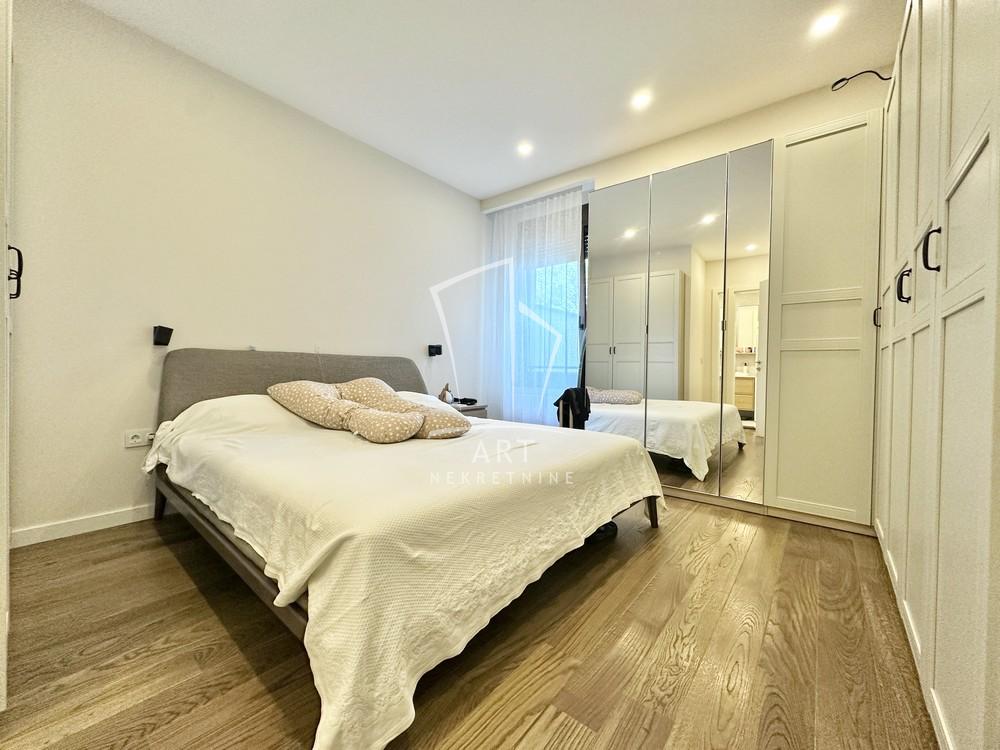 Stan na prodaju u Beogradu, Zemun, cetvorosoban, 98m2, cena 500000 evra