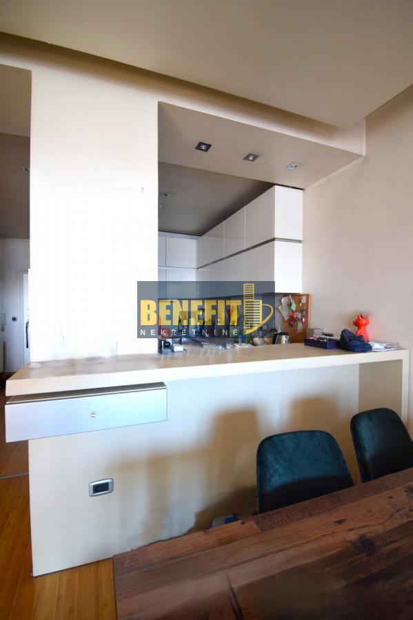 Stan na prodaju u Beogradu, Novi Beograd blok 12 (YUBC), dvosoban, 88m2, cena 275000 evra
