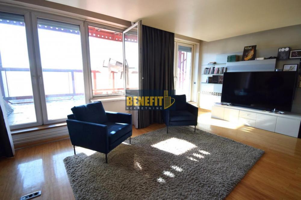 Stan na prodaju u Beogradu, Novi Beograd blok 12 (YUBC), dvosoban, 88m2, cena 275000 evra