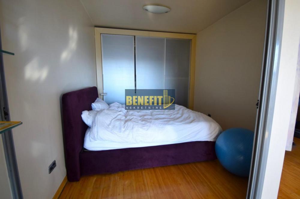 Stan na prodaju u Beogradu, Novi Beograd blok 12 (YUBC), dvosoban, 88m2, cena 275000 evra