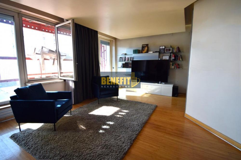 Stan na prodaju u Beogradu, Novi Beograd blok 12 (YUBC), dvosoban, 88m2, cena 275000 evra