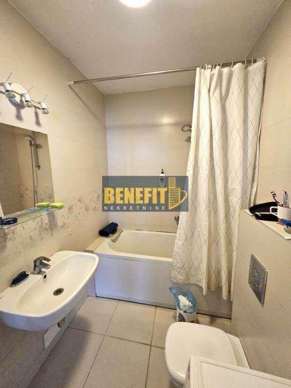 Stan na prodaju u Beogradu, Novi Beograd blok 67A (Belvile), trosoban, 80m2, cena 320000 evra