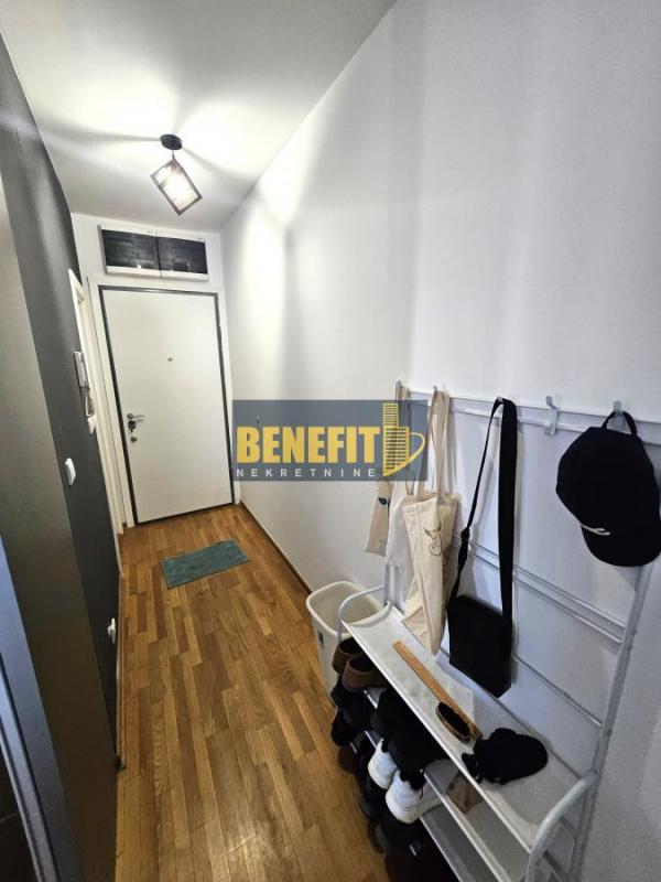 Stan na prodaju u Beogradu, Novi Beograd blok 67A (Belvile), trosoban, 80m2, cena 320000 evra
