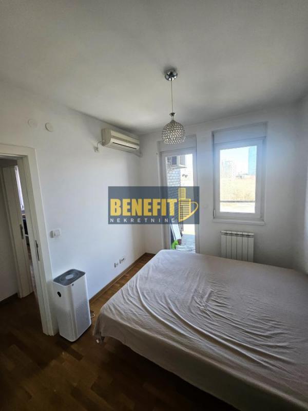 Stan na prodaju u Beogradu, Novi Beograd blok 67A (Belvile), trosoban, 80m2, cena 320000 evra