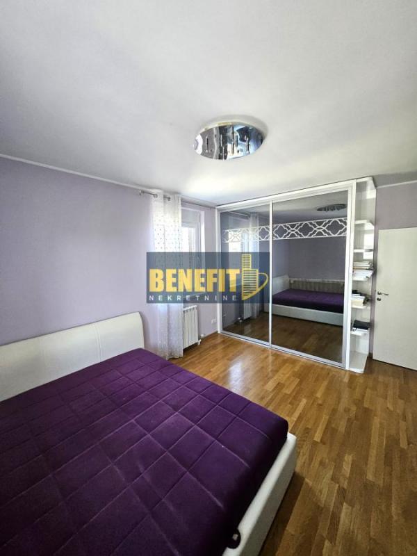 Stan na prodaju u Beogradu, Novi Beograd blok 67A (Belvile), trosoban, 80m2, cena 320000 evra