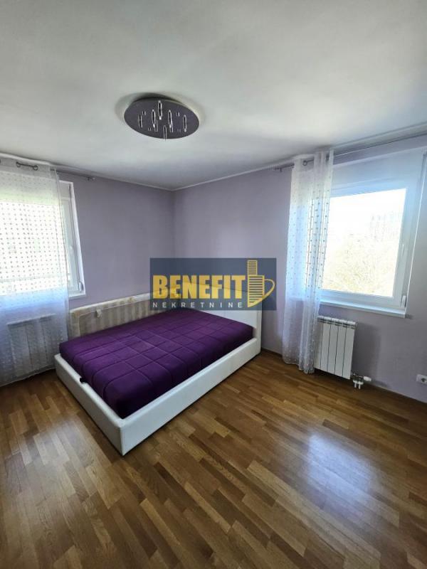 Stan na prodaju u Beogradu, Novi Beograd blok 67A (Belvile), trosoban, 80m2, cena 320000 evra