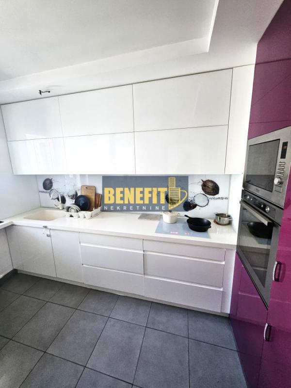 Stan na prodaju u Beogradu, Novi Beograd blok 67A (Belvile), trosoban, 80m2, cena 320000 evra