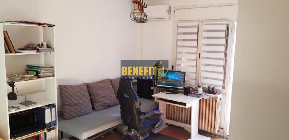 Stan na prodaju u Beogradu, Voždovac, trosoban, 83m2, cena 200000 evra