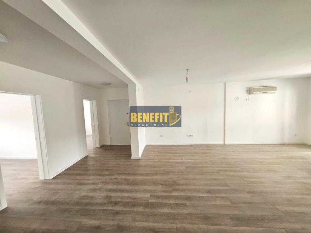 Stan na prodaju u Beogradu, Ostružnica, cetvorosoban, 150m2, cena 245000 evra