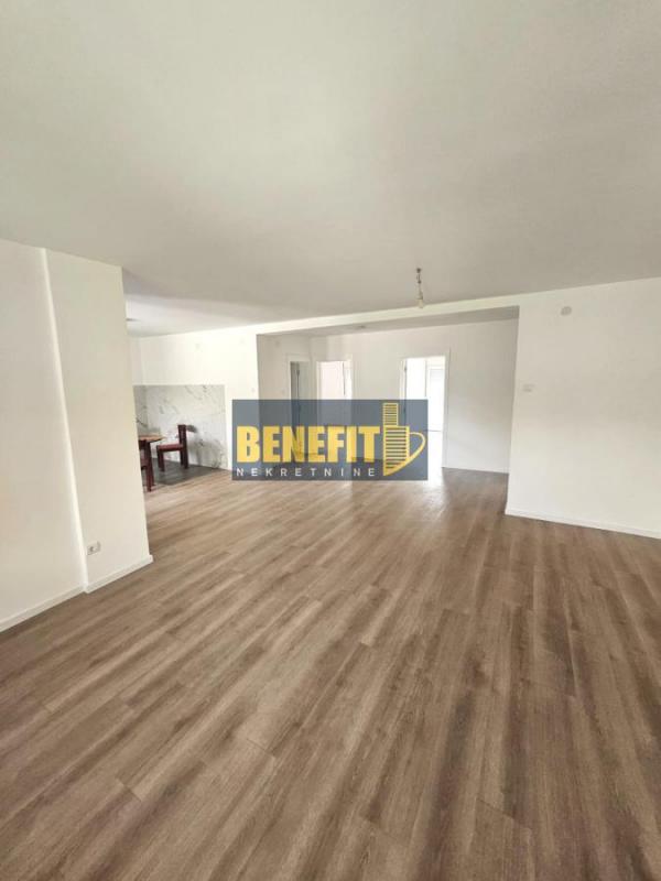Stan na prodaju u Beogradu, Ostružnica, cetvorosoban, 150m2, cena 245000 evra