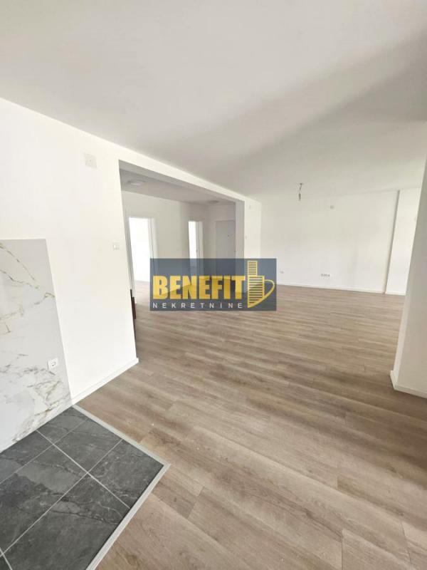 Stan na prodaju u Beogradu, Ostružnica, cetvorosoban, 150m2, cena 245000 evra