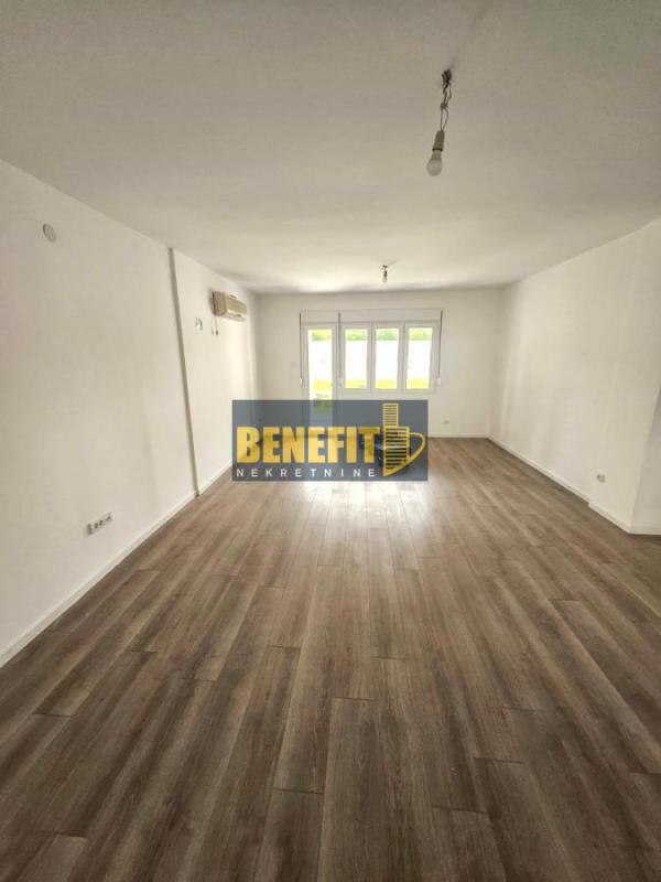 Stan na prodaju u Beogradu, Ostružnica, cetvorosoban, 150m2, cena 245000 evra