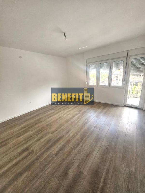 Stan na prodaju u Beogradu, Ostružnica, cetvorosoban, 150m2, cena 245000 evra