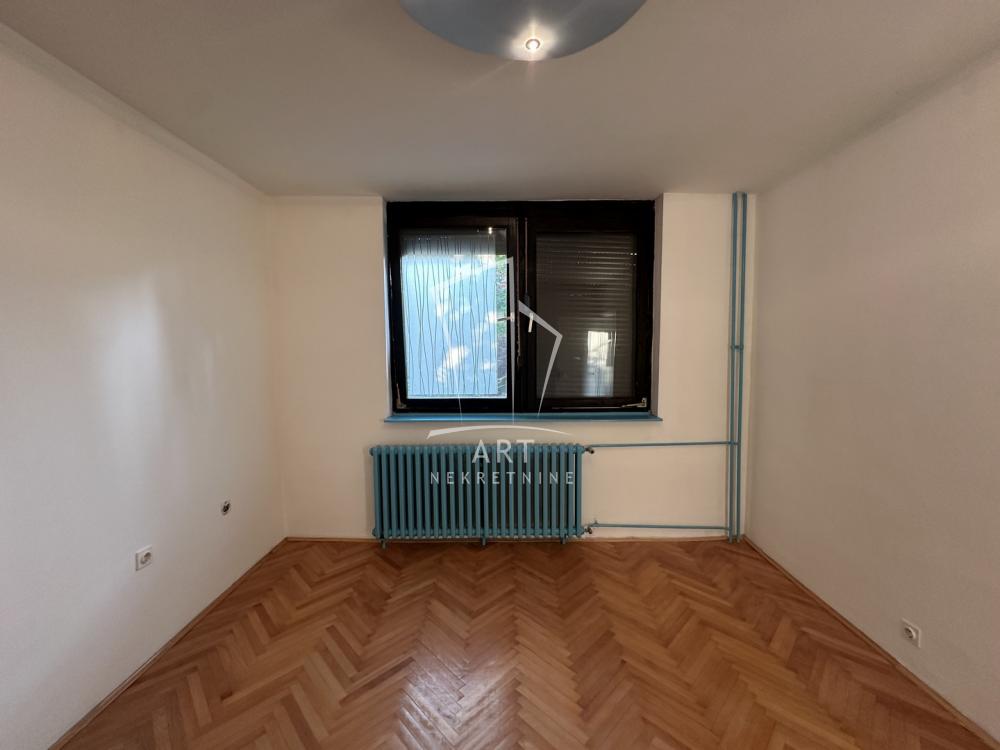 Stan na prodaju u Beogradu, Mirijevo, trosoban, 65m2, cena 165000 evra