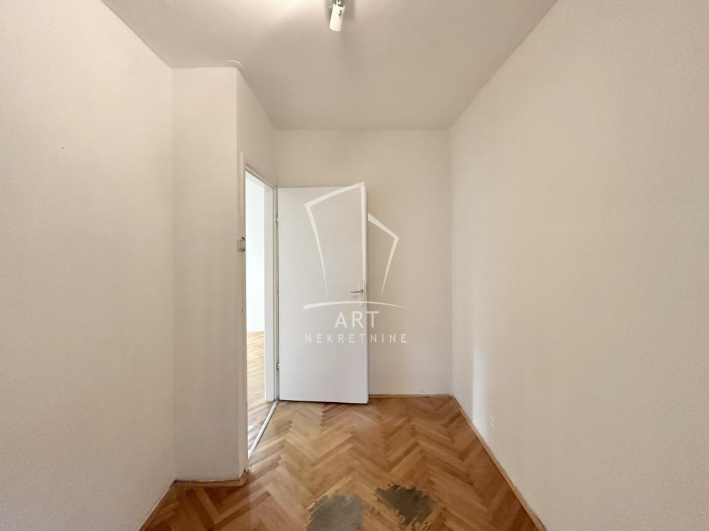 Stan na prodaju u Beogradu, Mirijevo, trosoban, 65m2, cena 165000 evra