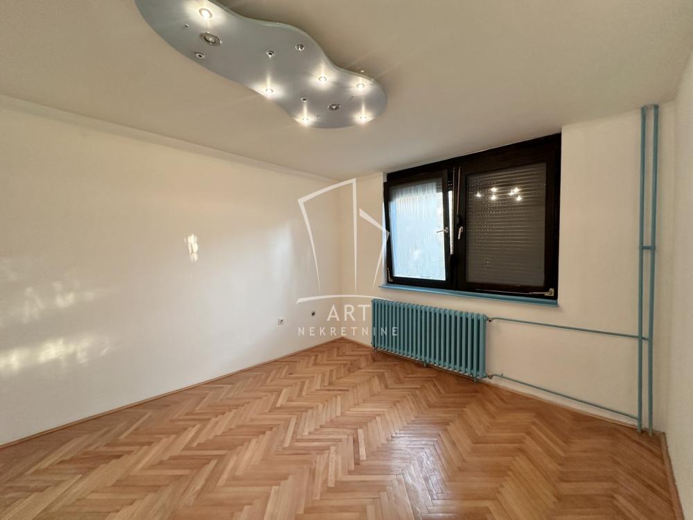 Stan na prodaju u Beogradu, Mirijevo, trosoban, 65m2, cena 165000 evra