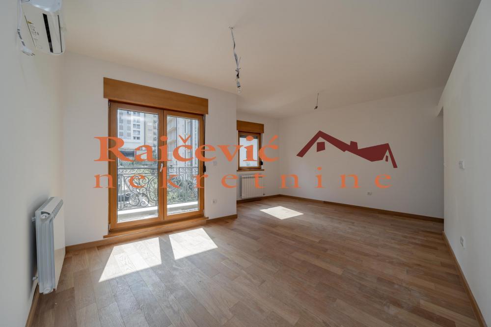 Stan na prodaju u Beogradu, Trošarina, cetvorosoban, 82m2, cena 271359 evra