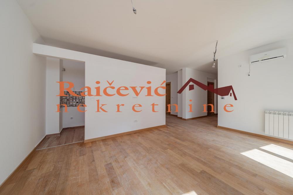 Stan na prodaju u Beogradu, Trošarina, cetvorosoban, 82m2, cena 280404 evra