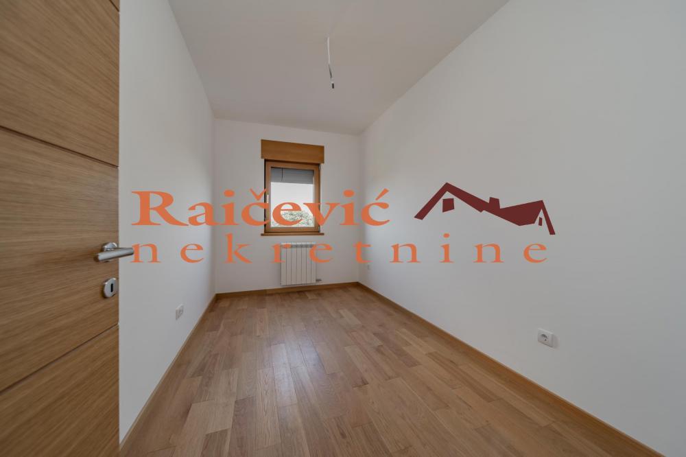 Stan na prodaju u Beogradu, Trošarina, cetvorosoban, 82m2, cena 280404 evra