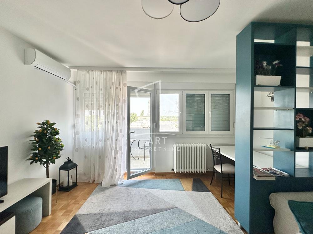 Stan na prodaju u Beogradu, Novi Beograd blok 11 (Hotel Jugoslavija), dvosoban, 50m2, cena 185000 evra