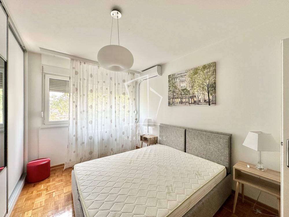 Stan na prodaju u Beogradu, Novi Beograd blok 11 (Hotel Jugoslavija), dvosoban, 50m2, cena 185000 evra