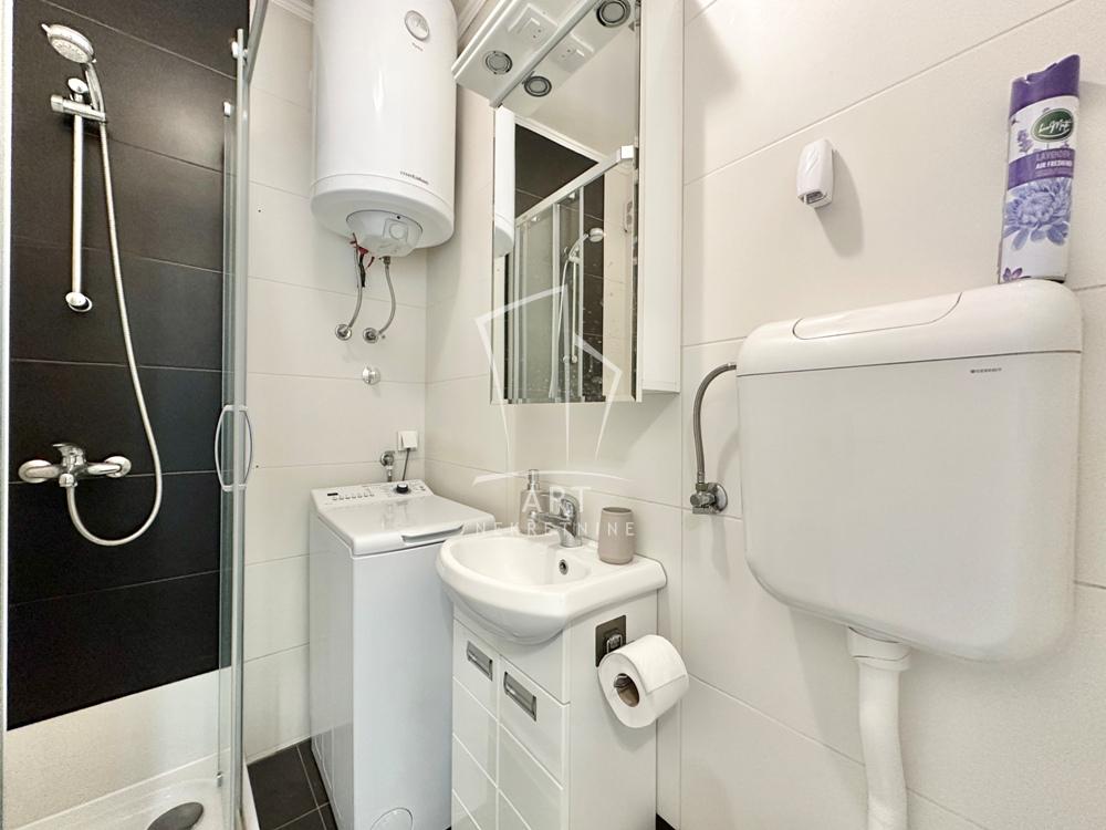 Stan na prodaju u Beogradu, Novi Beograd blok 11 (Hotel Jugoslavija), dvosoban, 50m2, cena 185000 evra