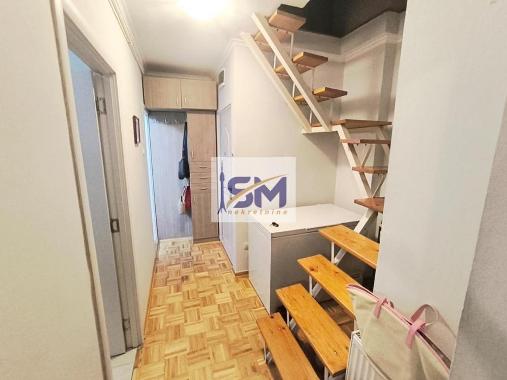 Stan na prodaju u Beogradu, Resnik, trosoban, 59m2, cena 115000 evra