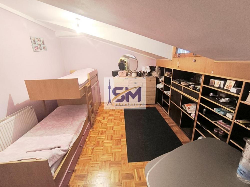 Stan na prodaju u Beogradu, Resnik, trosoban, 59m2, cena 115000 evra