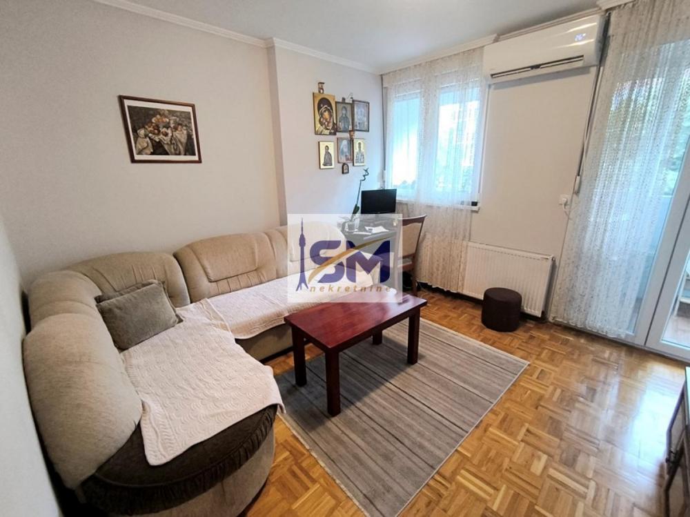 Stan na prodaju u Beogradu, Resnik, trosoban, 59m2, cena 115000 evra