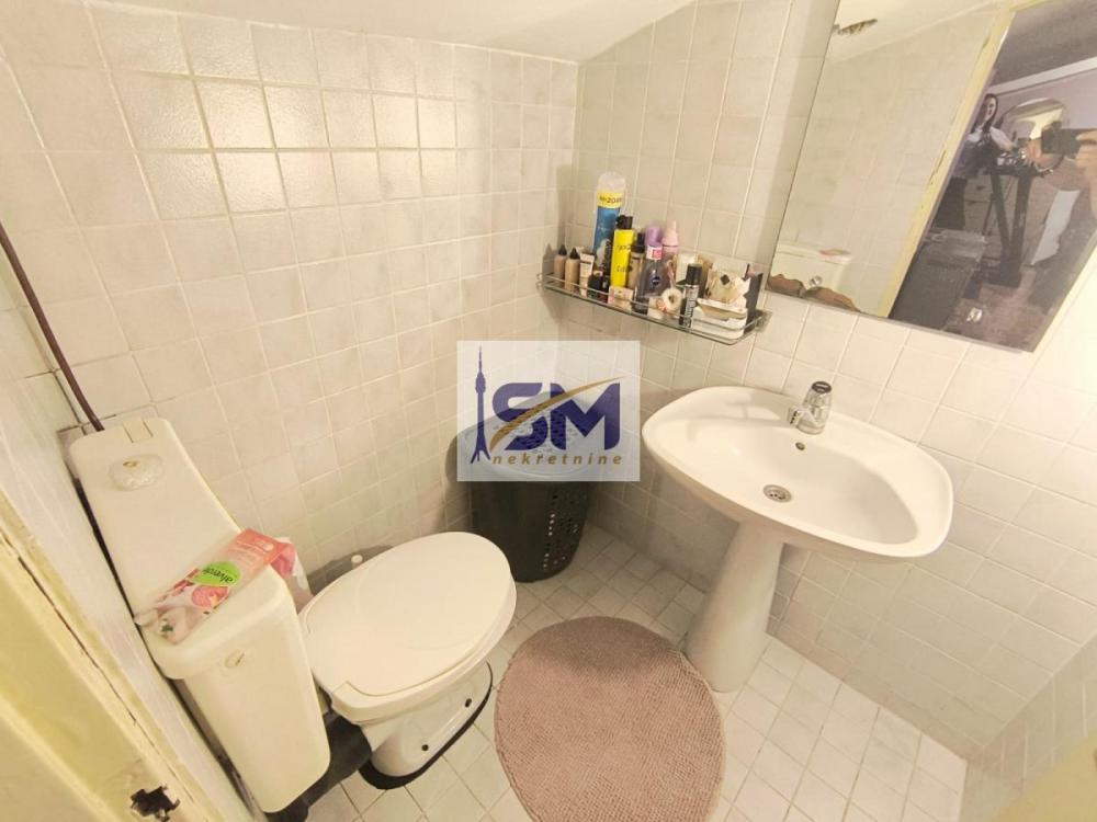 Stan na prodaju u Beogradu, Resnik, trosoban, 59m2, cena 115000 evra