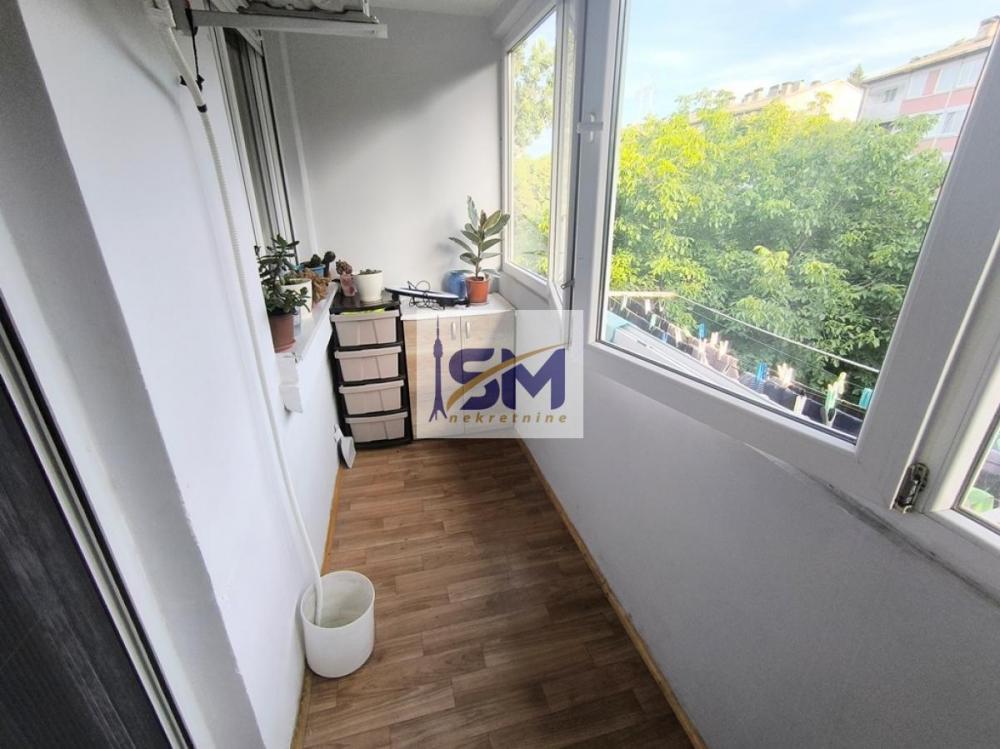 Stan na prodaju u Beogradu, Resnik, trosoban, 59m2, cena 115000 evra