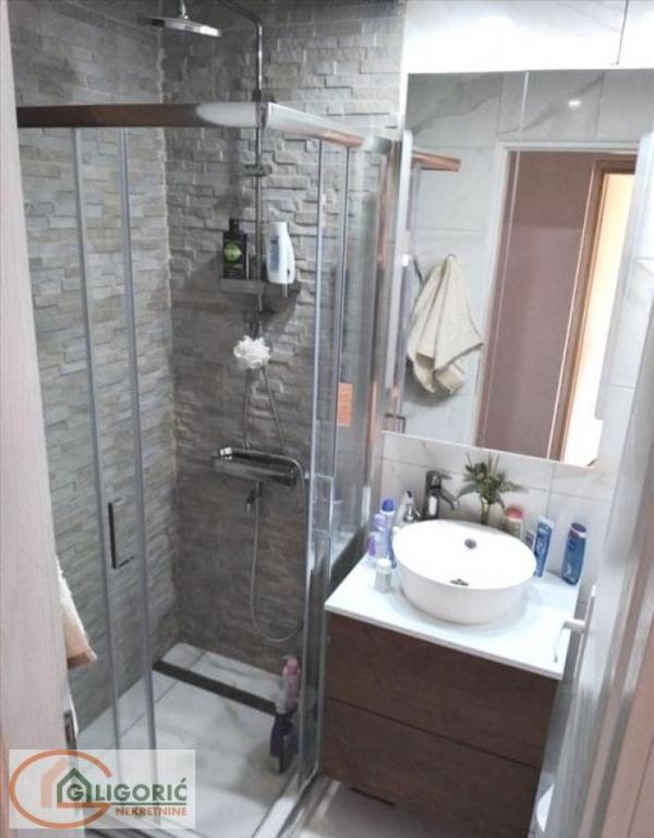 Stan na prodaju u Beogradu, Voždovac, dvosoban, 65m2, cena 160000 evra