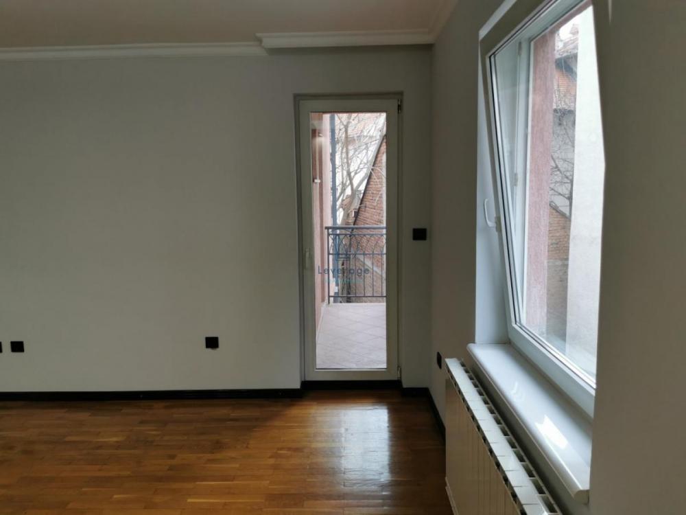 Stan na prodaju u Beogradu, Dušanovac, jednoiposoban, 56m2, cena 159600 evra
