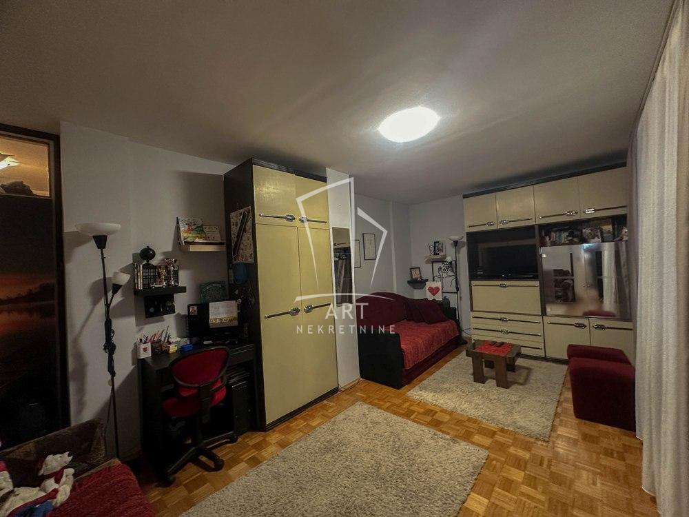 Stan na prodaju u Beogradu, Novi Beograd blok 28 (Potkovica), dvoiposoban, 66m2, cena 185000 evra