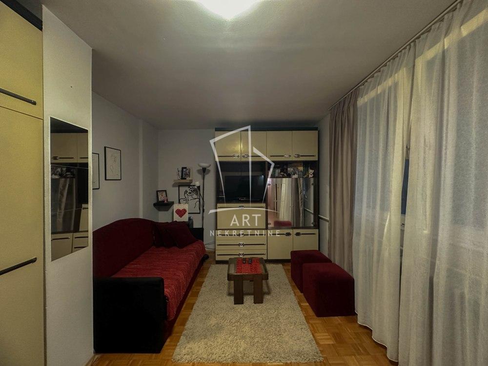 Stan na prodaju u Beogradu, Novi Beograd blok 28 (Potkovica), dvoiposoban, 66m2, cena 185000 evra