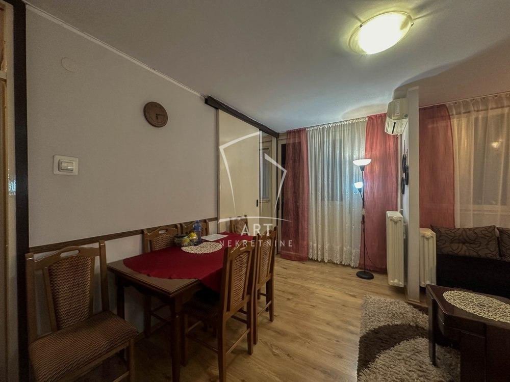 Stan na prodaju u Beogradu, Novi Beograd blok 28 (Potkovica), dvoiposoban, 66m2, cena 185000 evra