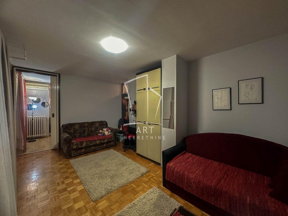 Stan na prodaju u Beogradu, Novi Beograd blok 28 (Potkovica), dvoiposoban, 66m2, cena 185000 evra