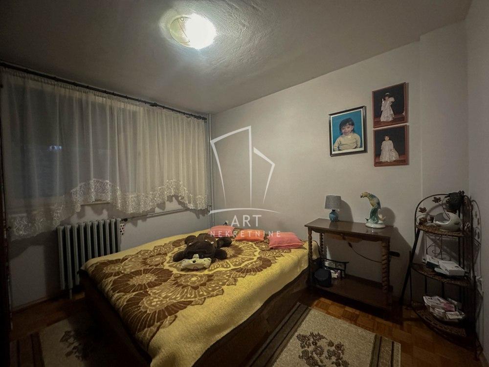 Stan na prodaju u Beogradu, Novi Beograd blok 28 (Potkovica), dvoiposoban, 66m2, cena 185000 evra