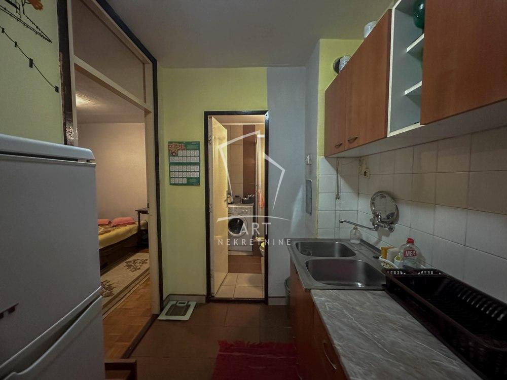 Stan na prodaju u Beogradu, Novi Beograd blok 28 (Potkovica), dvoiposoban, 66m2, cena 185000 evra