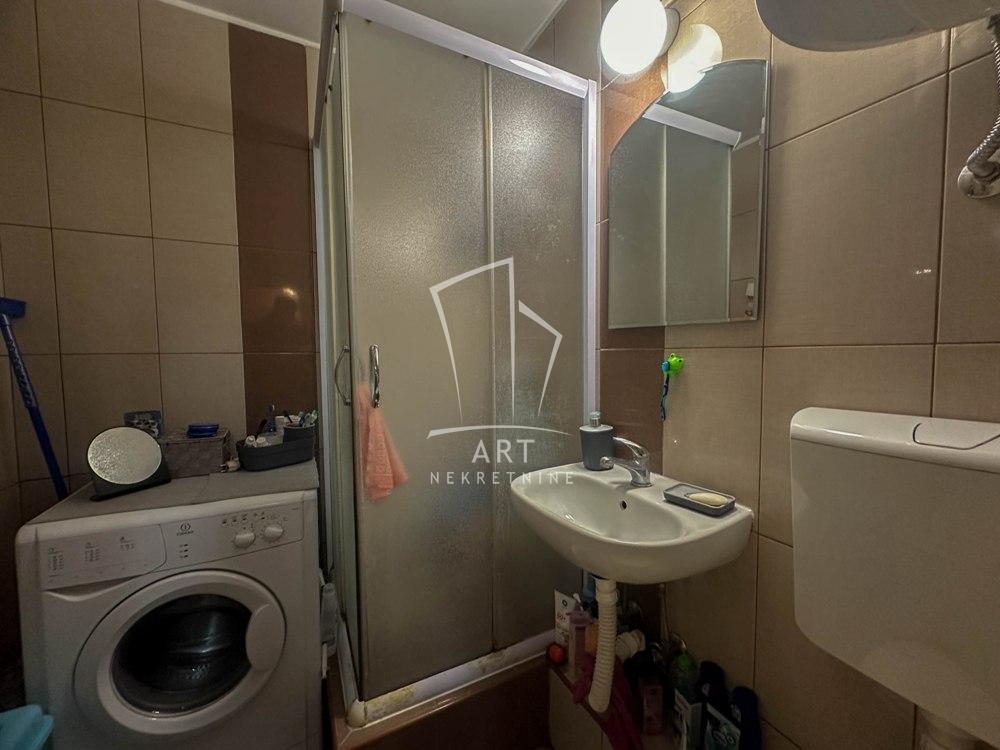 Stan na prodaju u Beogradu, Novi Beograd blok 28 (Potkovica), dvoiposoban, 66m2, cena 185000 evra