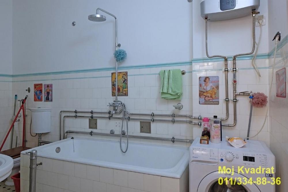 Stan na prodaju u Beogradu, Trg Nikole Pašića, cetvorosoban, 128m2, cena 549000 evra