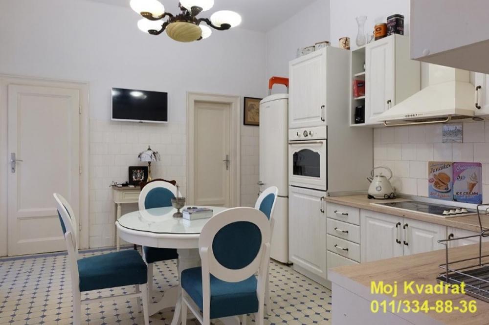 Stan na prodaju u Beogradu, Trg Nikole Pašića, cetvorosoban, 128m2, cena 549000 evra