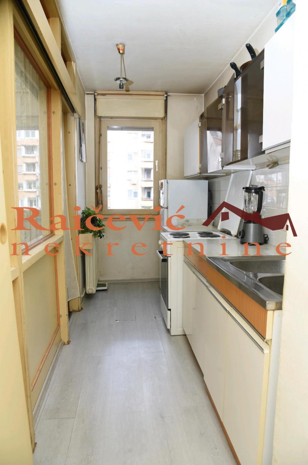 Stan na prodaju u Beogradu, Dorćol, dvoiposoban, 76m2, cena 296400 evra