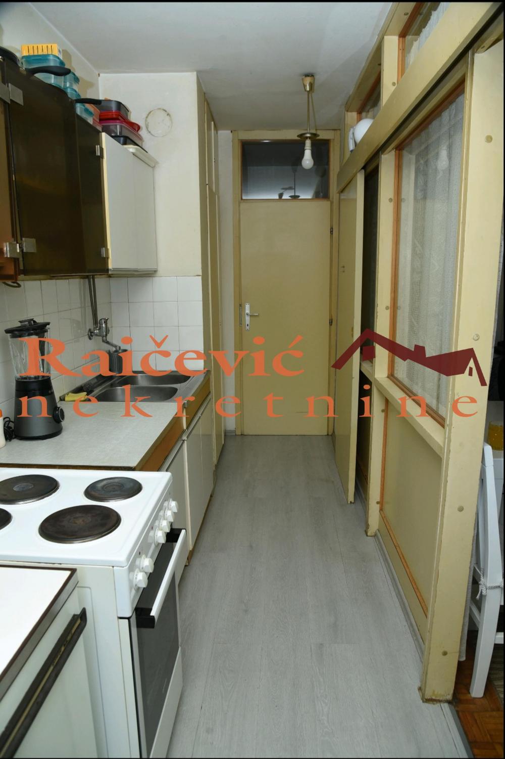 Stan na prodaju u Beogradu, Dorćol, dvoiposoban, 76m2, cena 296400 evra